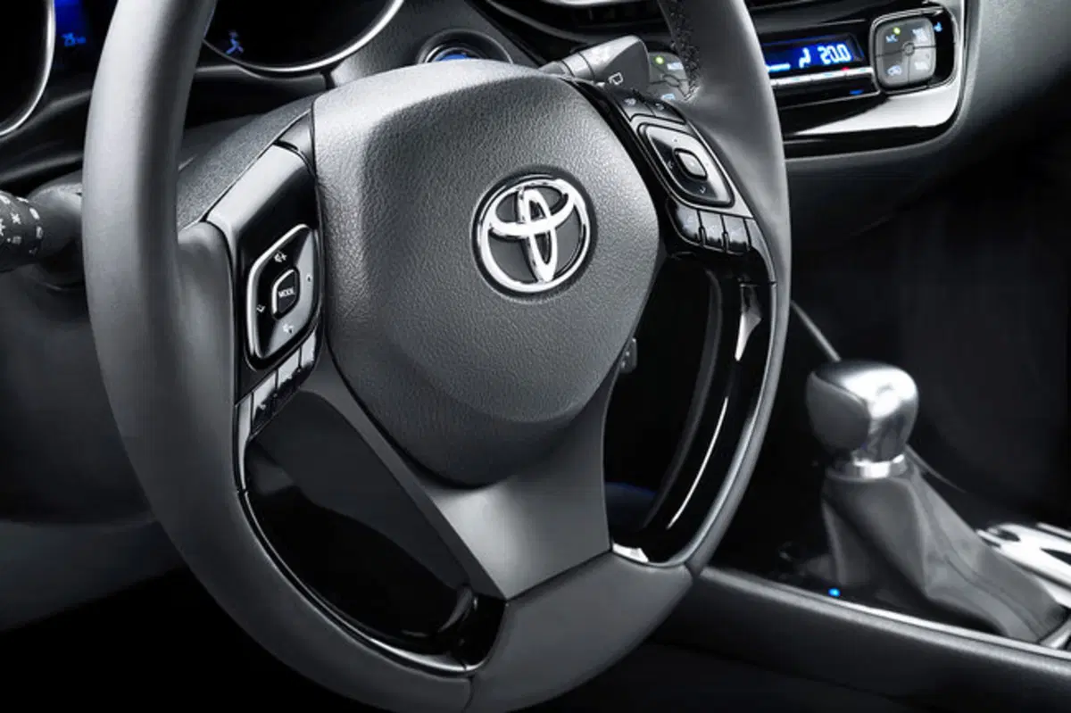 Toyota C-HR Hybrid: svelati nuovi dettagli (42)