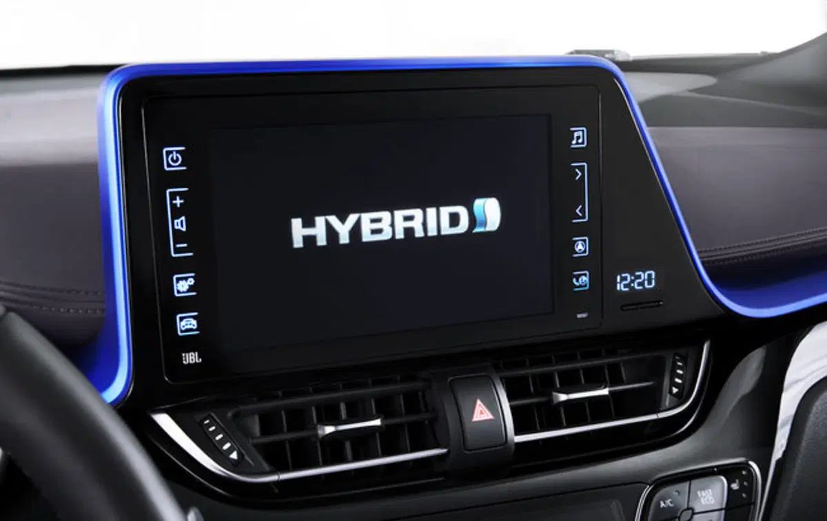 Toyota C-HR Hybrid: svelati nuovi dettagli (44)