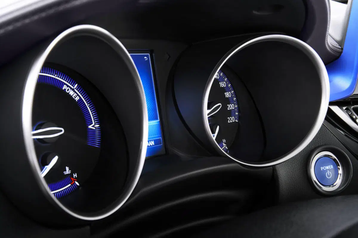 Toyota C-HR Hybrid: svelati nuovi dettagli (45)