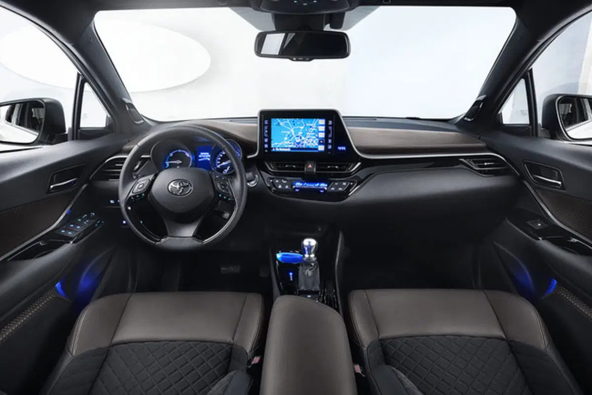 Toyota C-HR Hybrid: svelati nuovi dettagli (49)