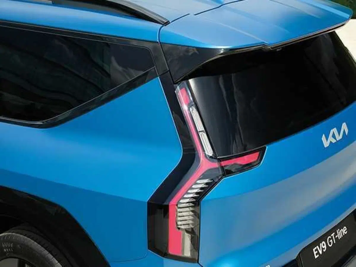 Kia EV9 elettrica al debutto italiano: prezzi e caratteristiche tecniche  (3)