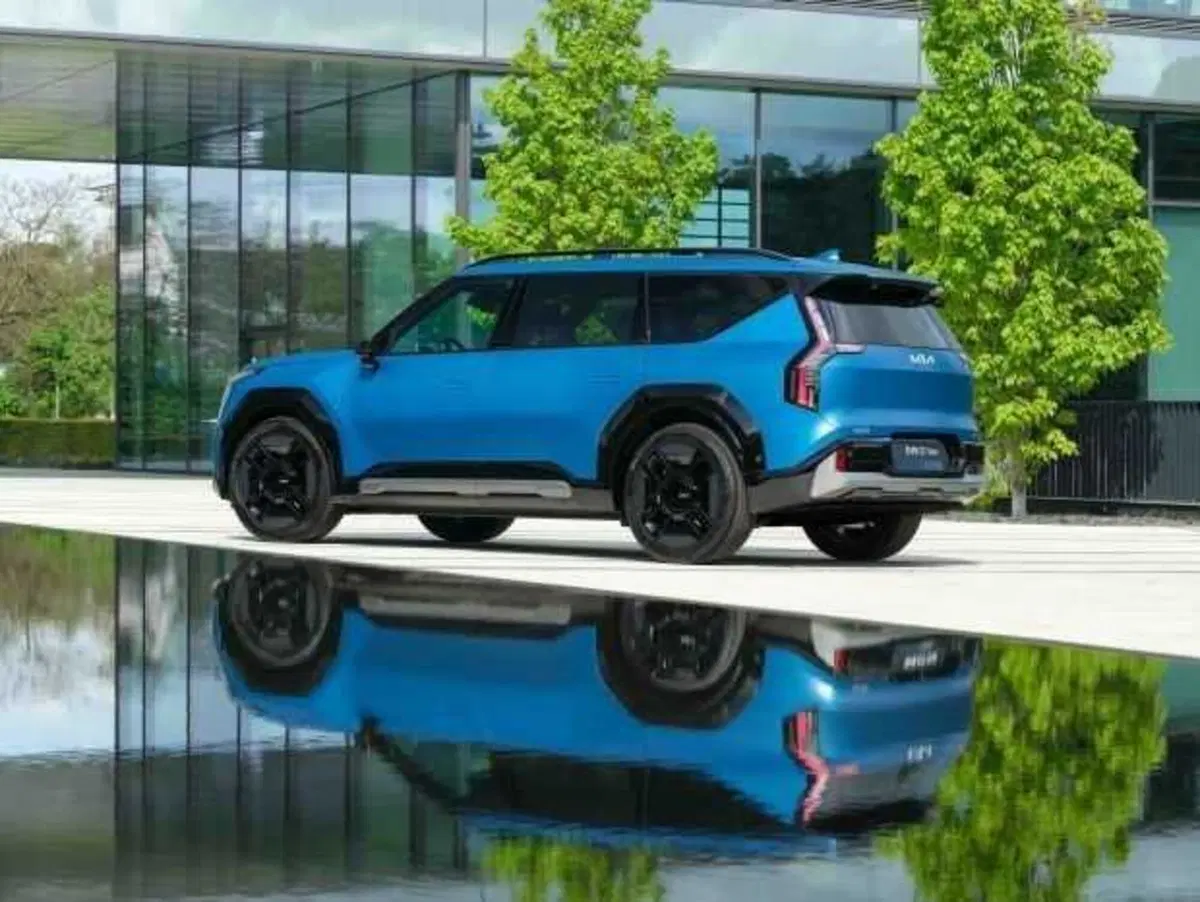 Kia EV9 elettrica al debutto italiano: prezzi e caratteristiche tecniche  (8)