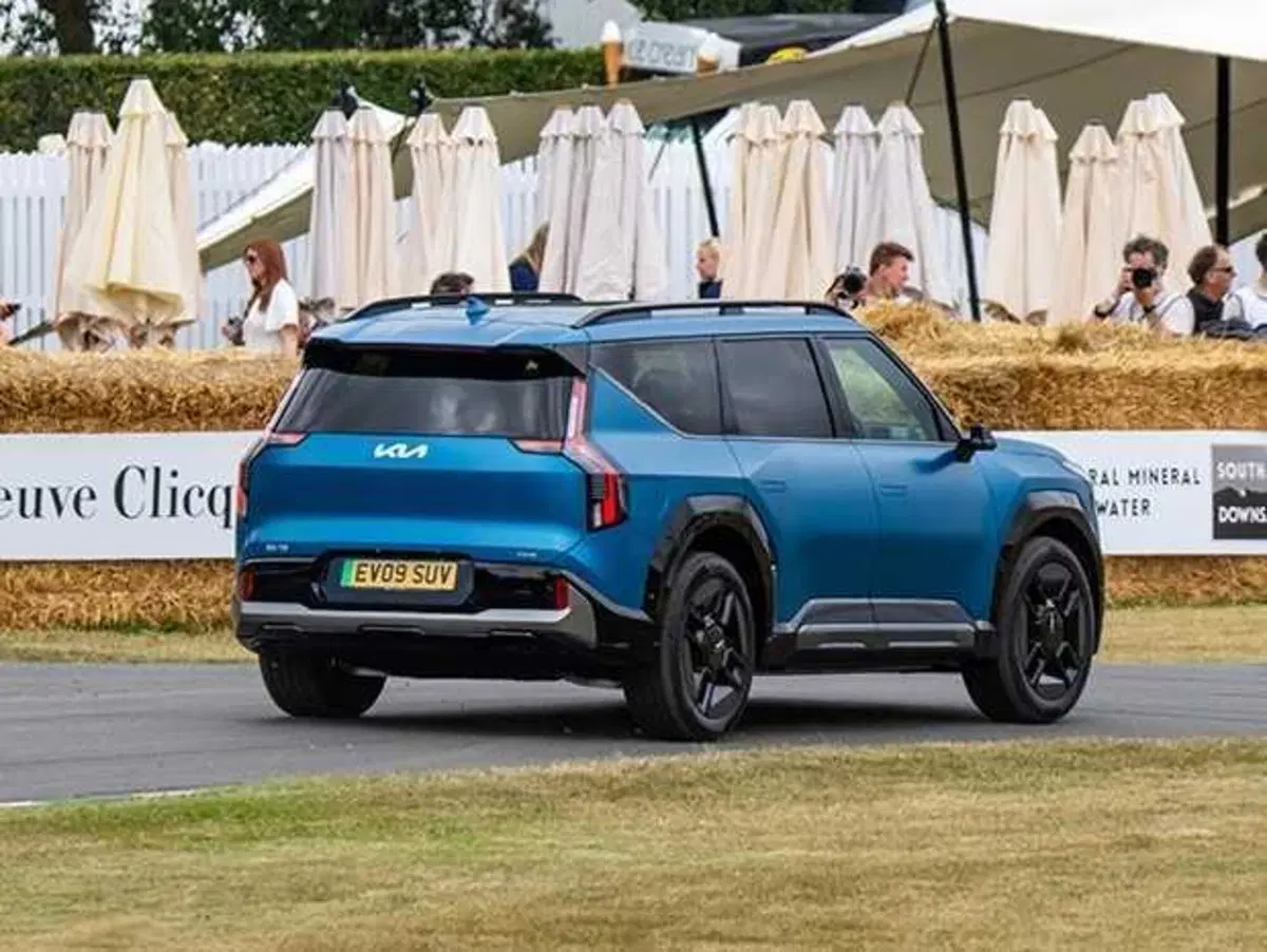 Kia EV9 elettrica al debutto italiano: prezzi e caratteristiche tecniche  (9)