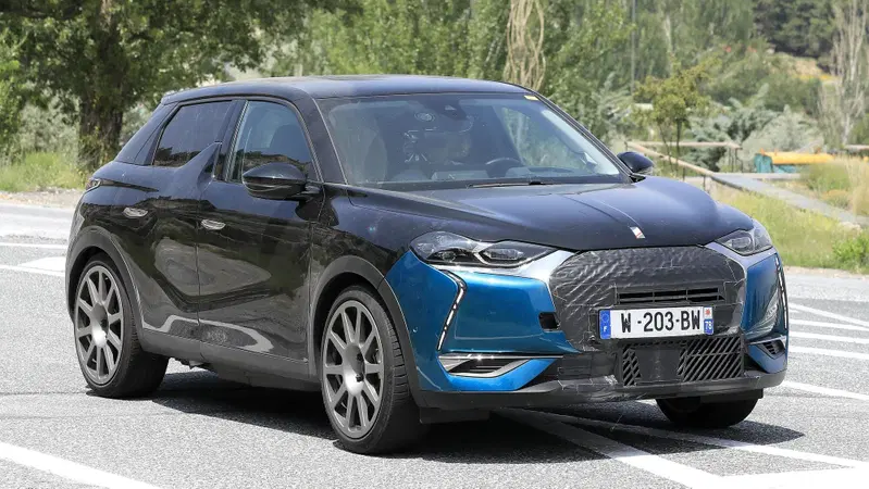 Nuova DS3 E-Tense &ldquo;Sport&rdquo;, l&rsquo;elettrica arriva nel 2024 [Foto Spia]