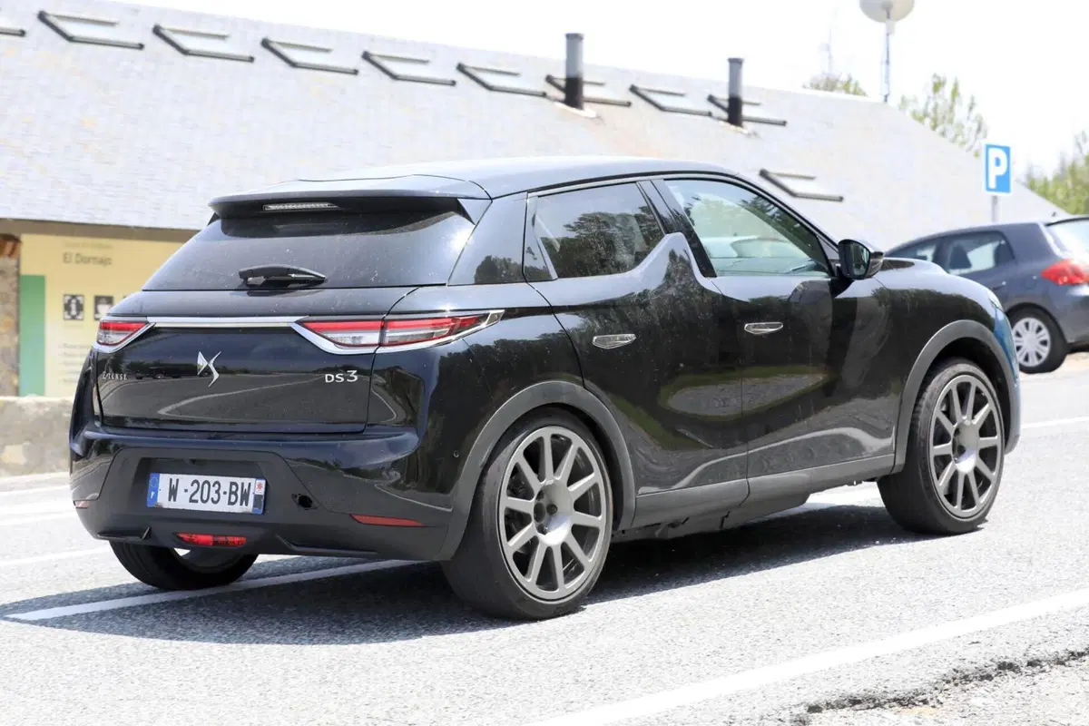 Nuova DS3 E-Tense “Sport”, l’elettrica arriva nel 2024 [Foto Spia] (2)