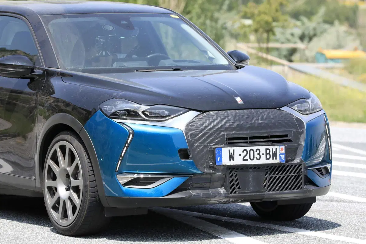 Nuova DS3 E-Tense “Sport”, l’elettrica arriva nel 2024 [Foto Spia] (5)