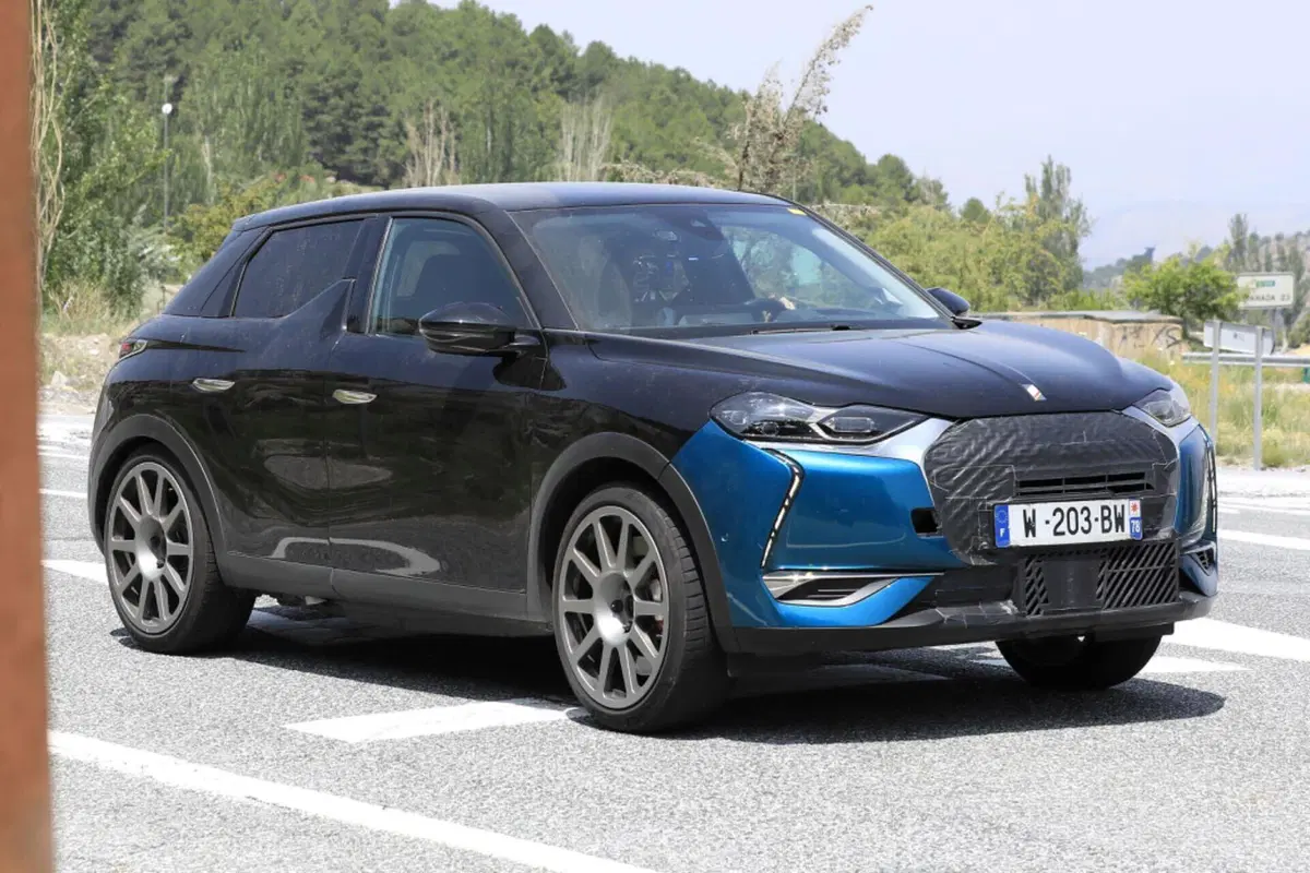 Nuova DS3 E-Tense “Sport”, l’elettrica arriva nel 2024 [Foto Spia] (10)