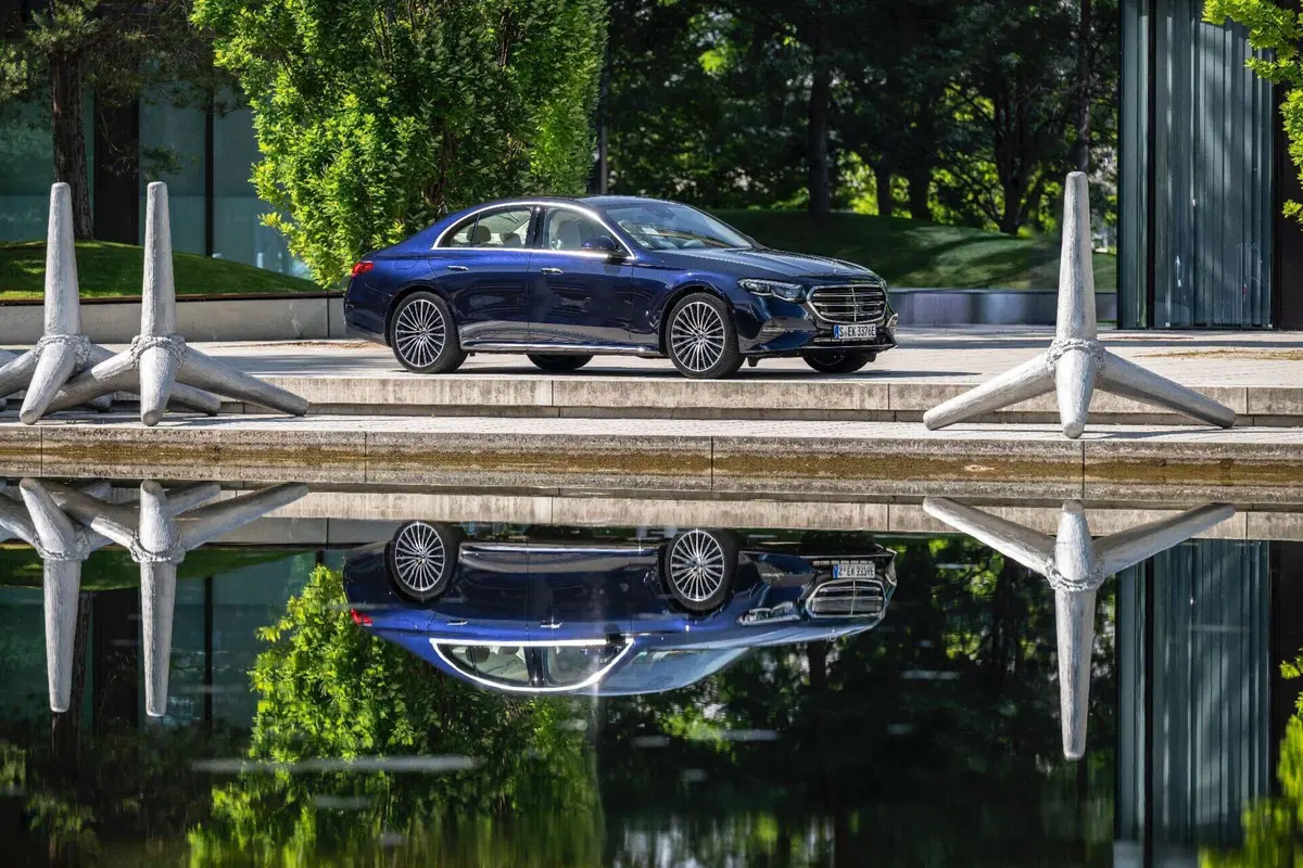 Mercedes Classe E 2023, non emoziona...ma tecnologia ed efficienza sono al top [Video] (3)