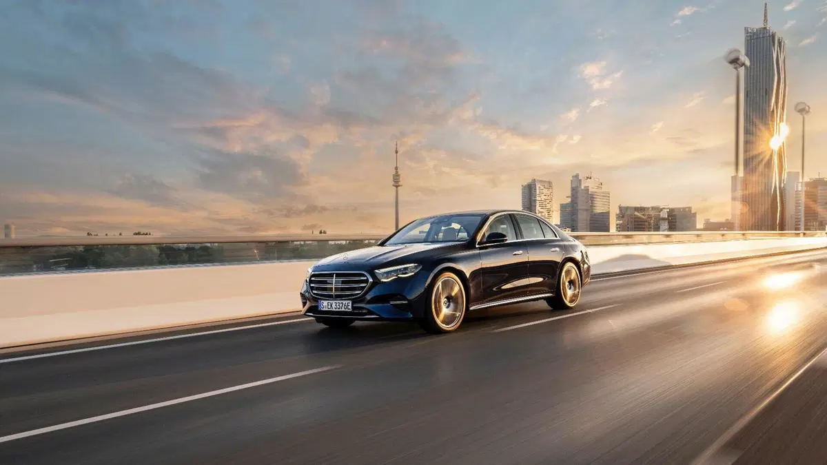 Mercedes Classe E 2023, non emoziona...ma tecnologia ed efficienza sono al top [Video] (5)