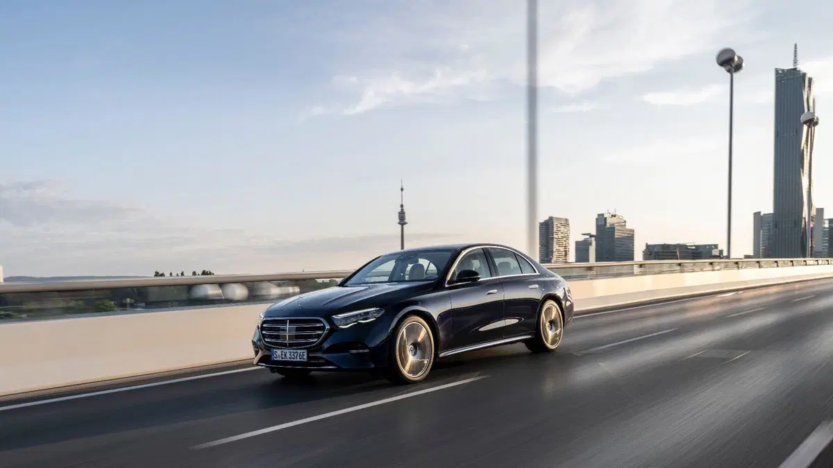 Mercedes Classe E 2023, non emoziona...ma tecnologia ed efficienza sono al top [Video] (6)