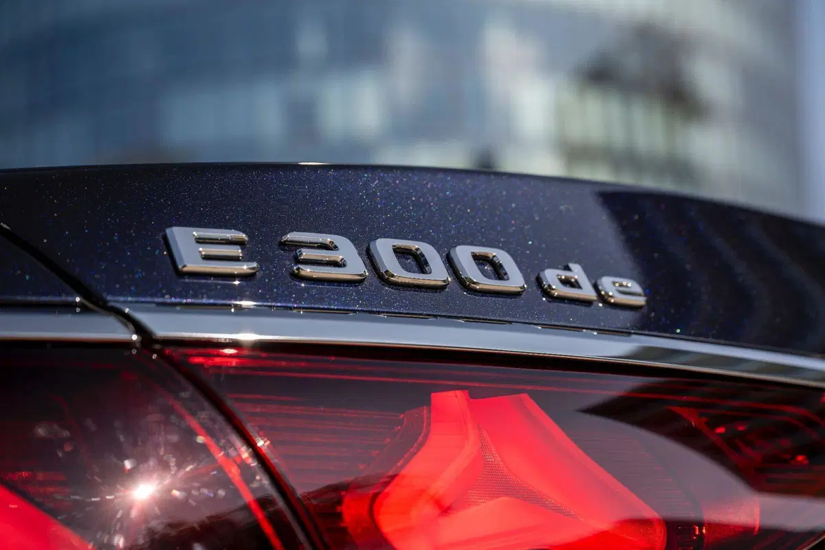 Mercedes Classe E 2023, non emoziona...ma tecnologia ed efficienza sono al top [Video] (7)