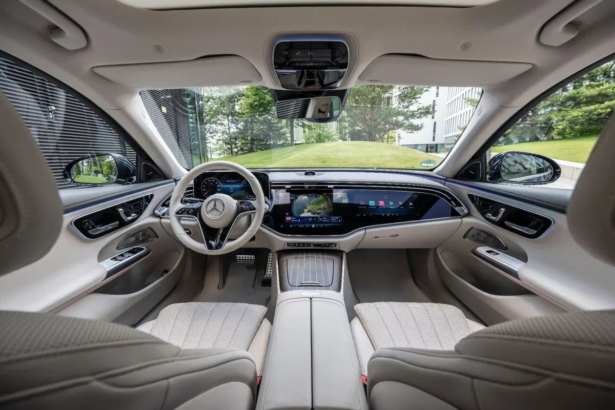 Mercedes Classe E 2023, non emoziona...ma tecnologia ed efficienza sono al top [Video] (8)