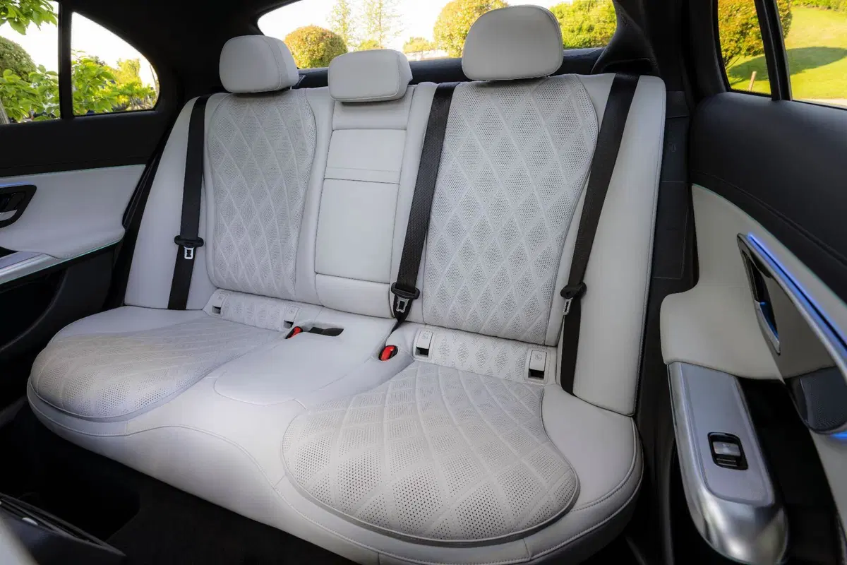 Mercedes Classe E 2023, non emoziona...ma tecnologia ed efficienza sono al top [Video] (10)