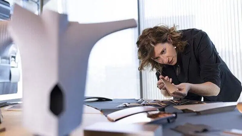 Cupra Tavascan: gli interni col design parametrico della moda e dell'architettura [VIDEO]