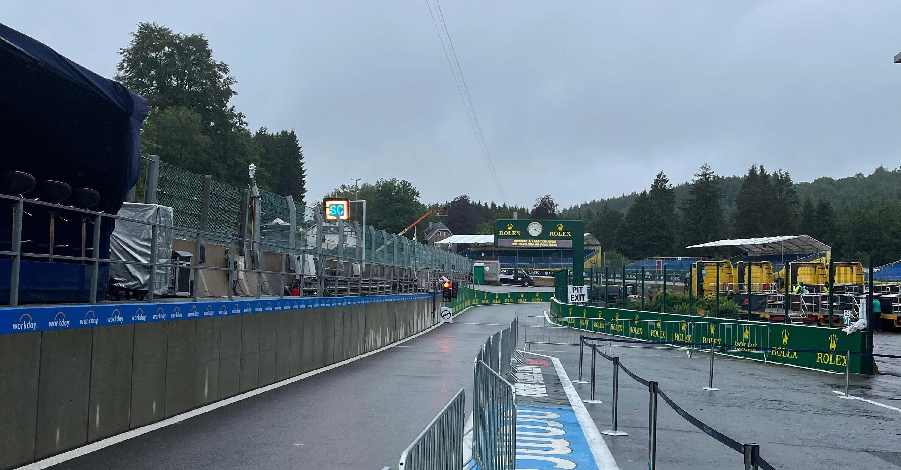 Formula 1. Sotto la pioggia battente di Spa, &egrave; allarme visibilit&agrave; 