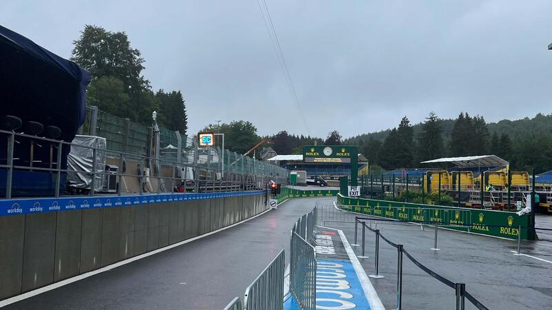 Formula 1. Sotto la pioggia battente di Spa, &egrave; allarme visibilit&agrave; 