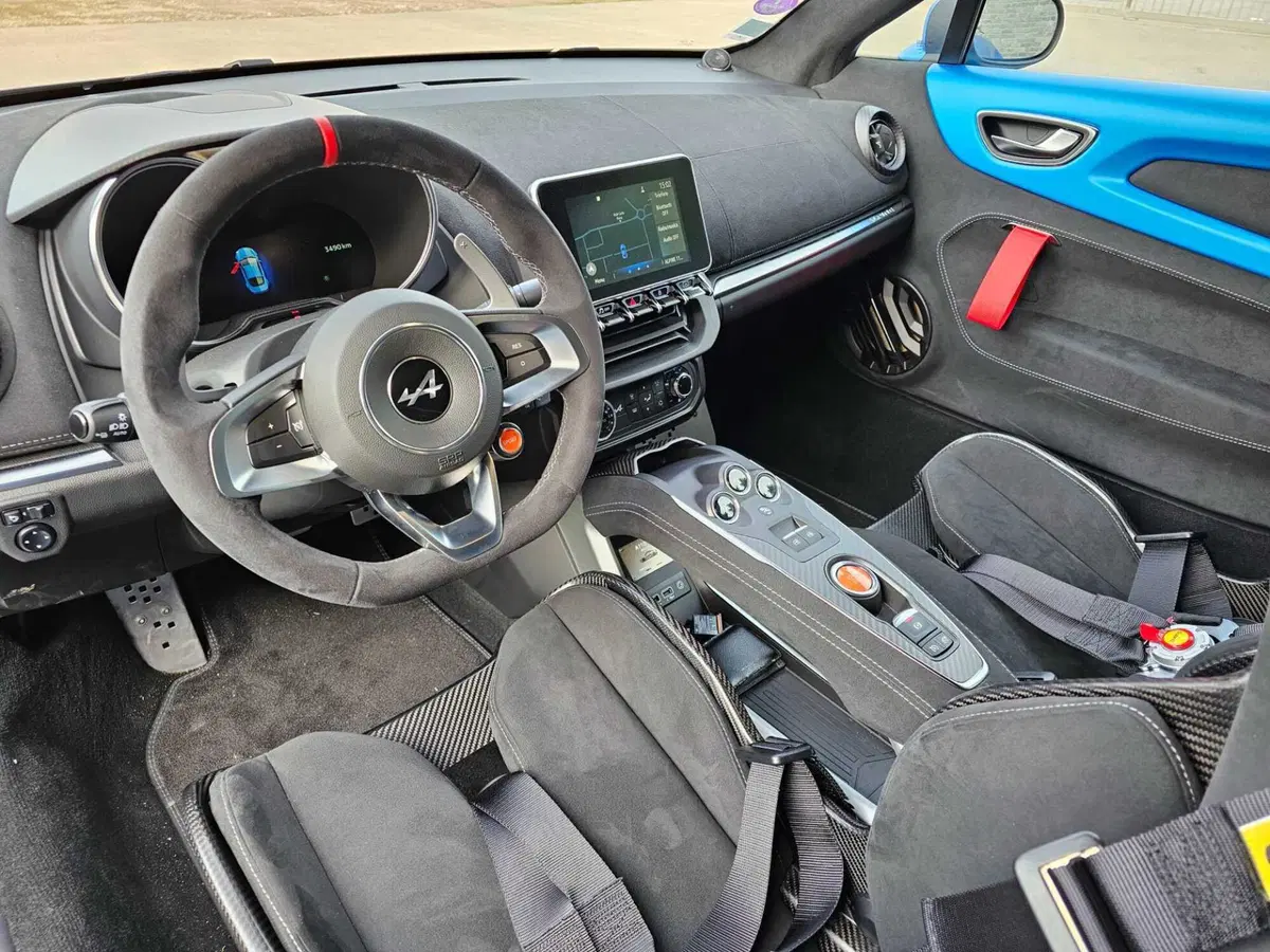 Alcantara al Goodwood Festival of Speed 2023: protagonista nei tessuti (6)