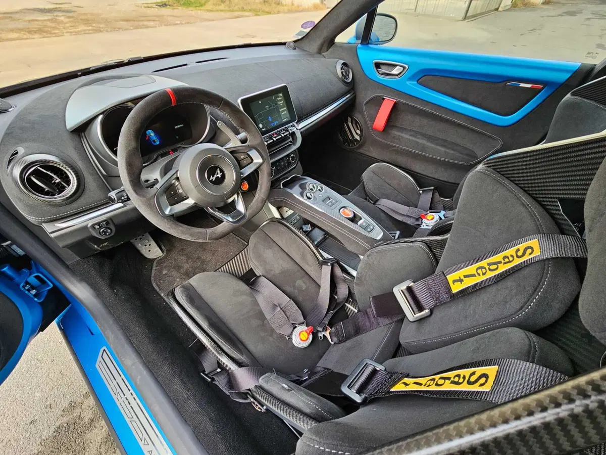 Alcantara al Goodwood Festival of Speed 2023: protagonista nei tessuti (7)