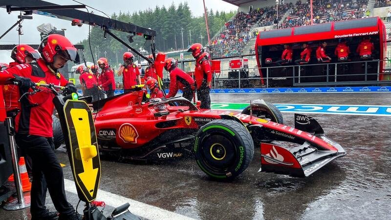 F1. GP Belgio 2023. Risultati FP1: Sainz 1&deg; con Ferrari sotto la pioggia, seguito da McLaren