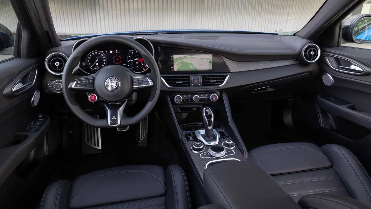 Alfa Romeo Giulia 2.9 T V6 AT8 Quadrifoglio (8)