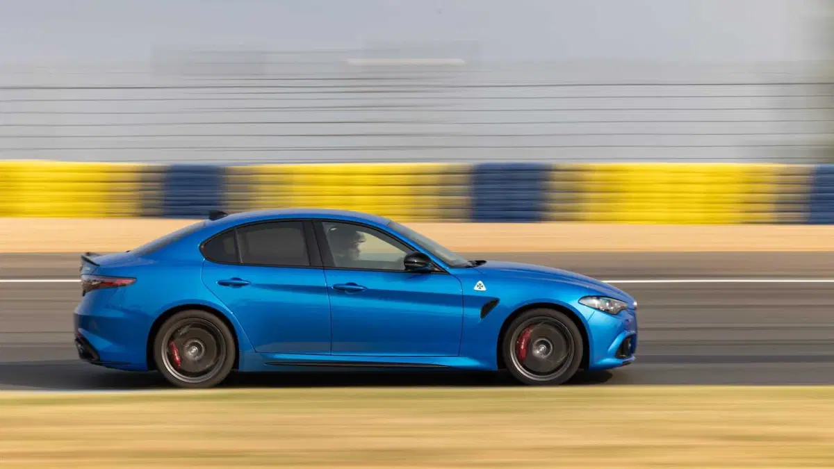 Alfa Romeo Giulia 2.9 T V6 AT8 Quadrifoglio (4)