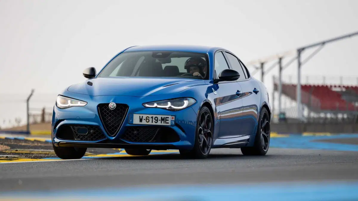 Alfa Romeo Giulia 2.9 T V6 AT8 Quadrifoglio (3)