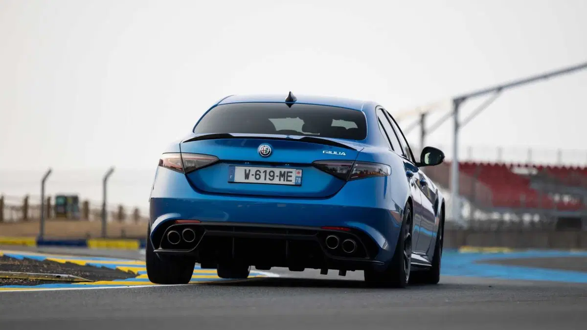 Alfa Romeo Giulia 2.9 T V6 AT8 Quadrifoglio (7)