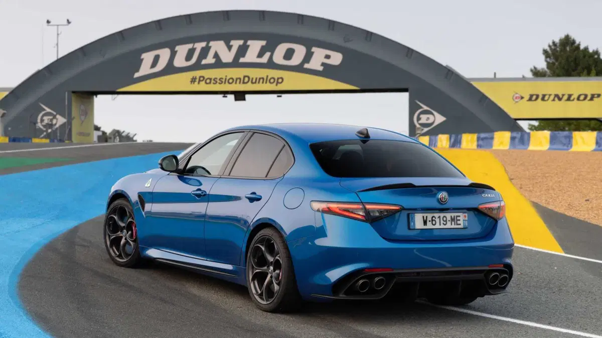 Alfa Romeo Giulia 2.9 T V6 AT8 Quadrifoglio (6)