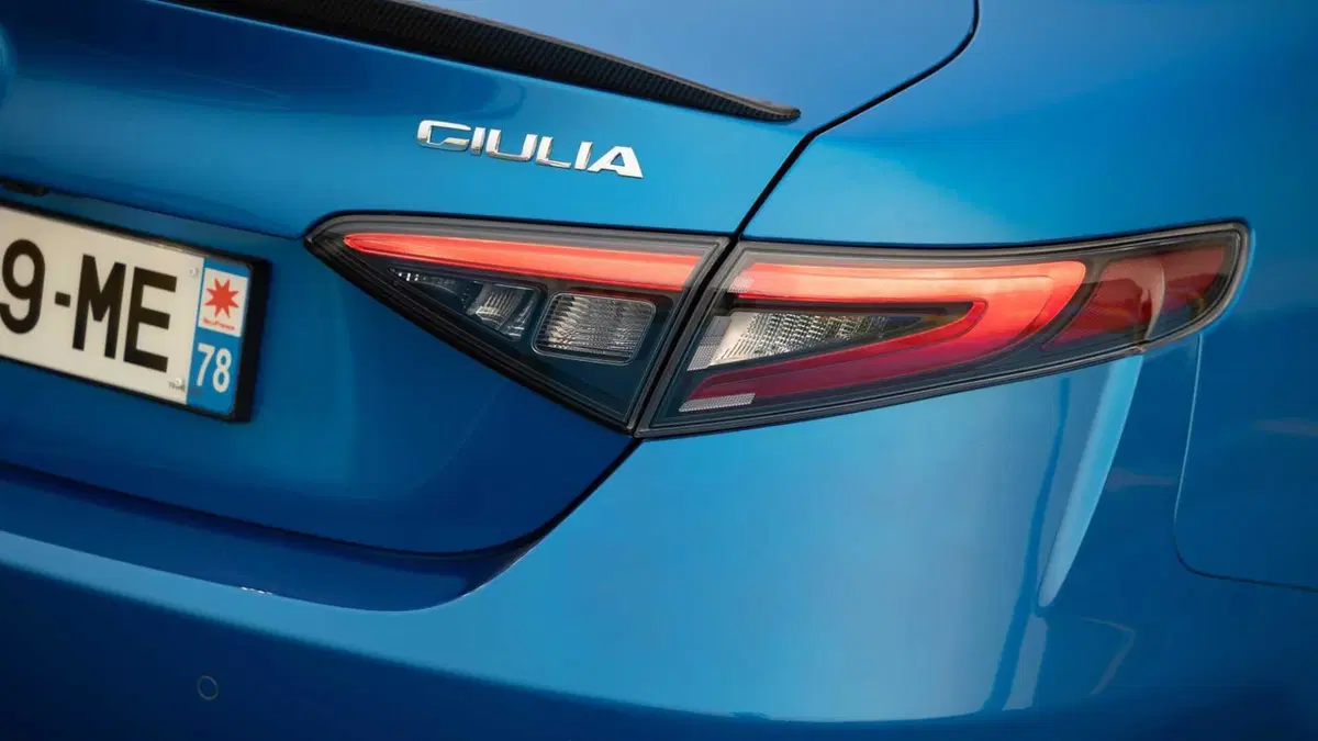 Alfa Romeo Giulia 2.9 T V6 AT8 Quadrifoglio (14)