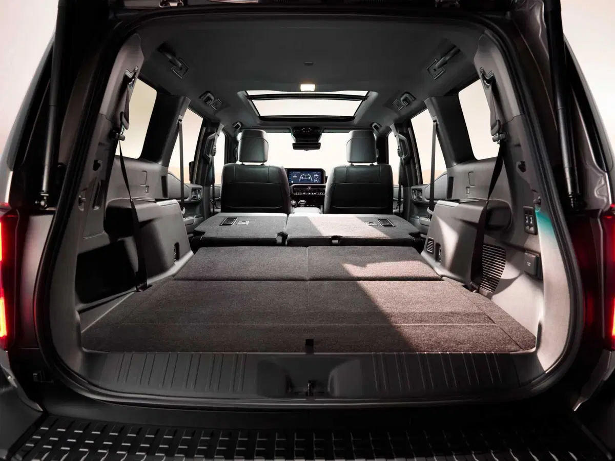 Toyota Land Cruiser 2024, torna la grande e inarrestabile fuoristrada (11)