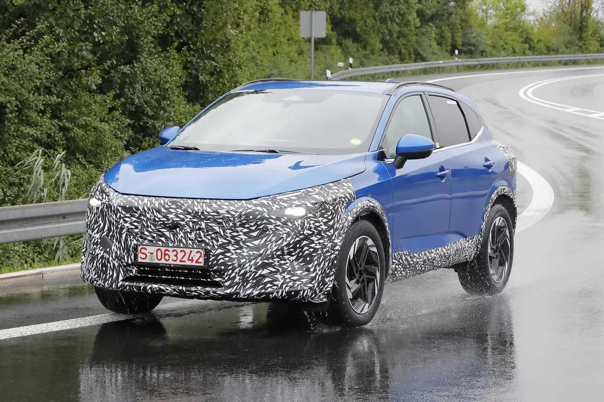 Nissan Qashqai 2024, ecco il nuovo facelift [Foto Spia] (4)