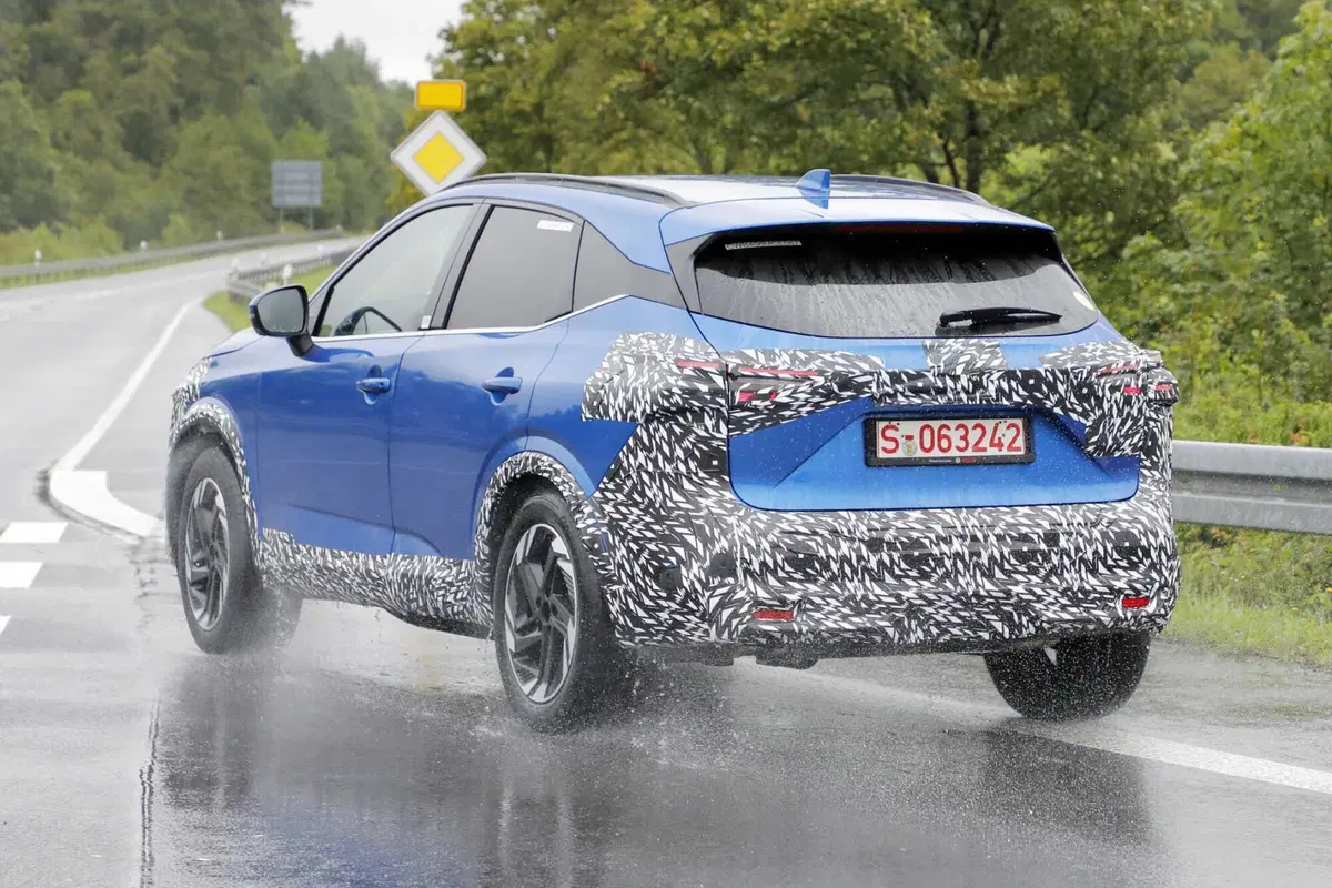 Nissan Qashqai 2024, ecco il nuovo facelift [Foto Spia] (10)