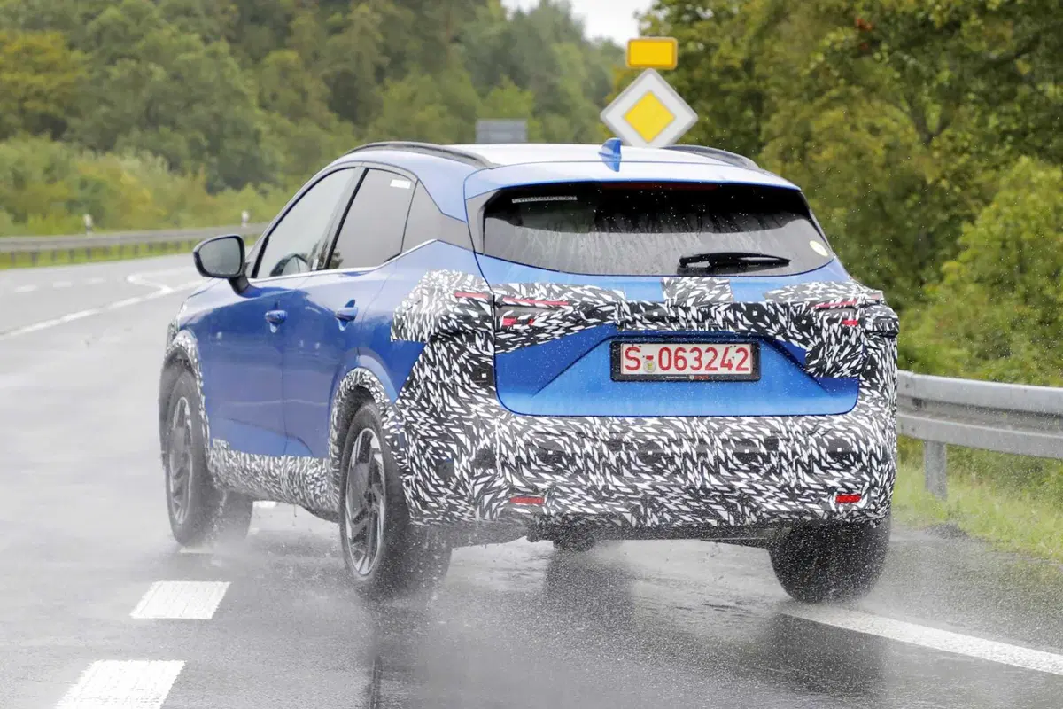 Nissan Qashqai 2024, ecco il nuovo facelift [Foto Spia] (11)