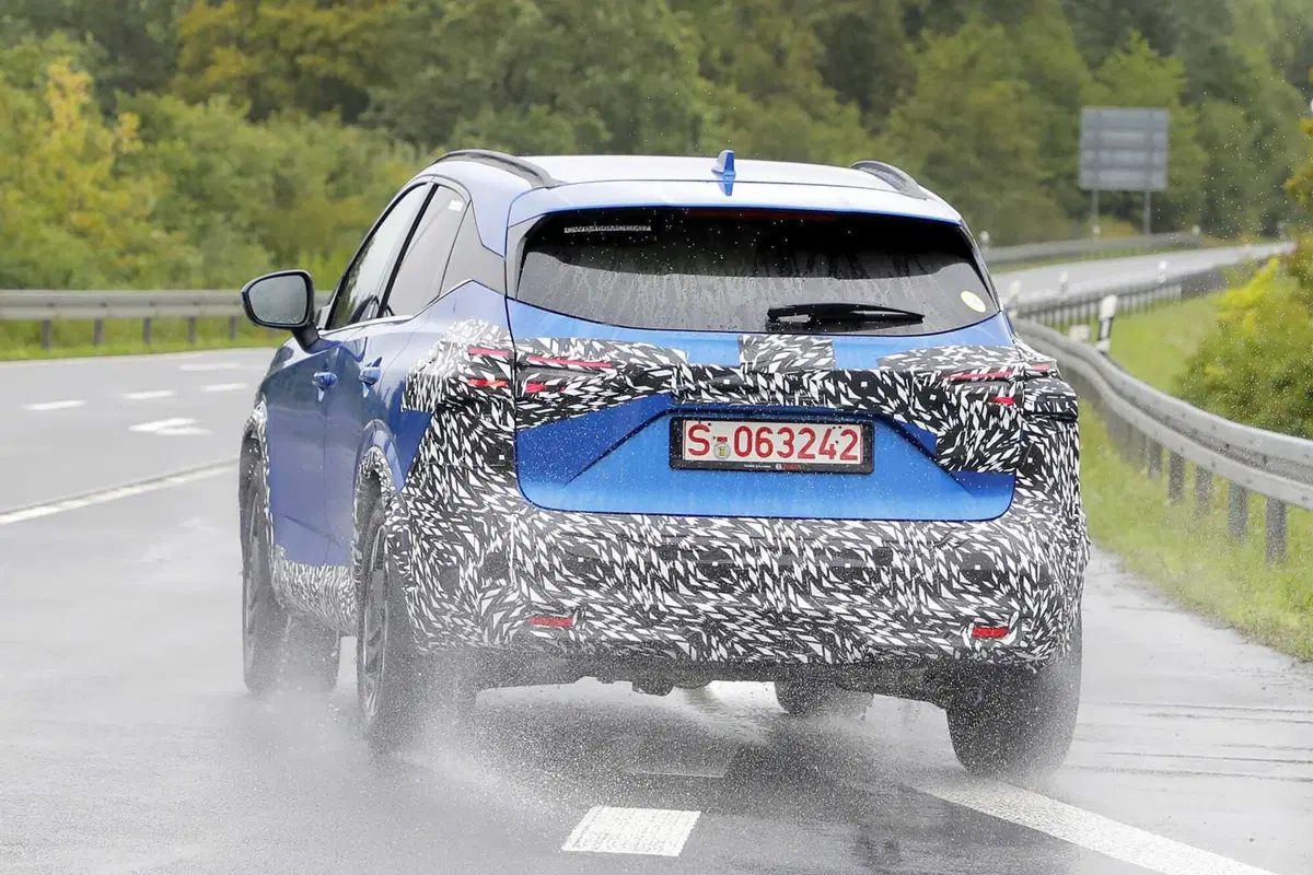 Nissan Qashqai 2024, ecco il nuovo facelift [Foto Spia] (12)