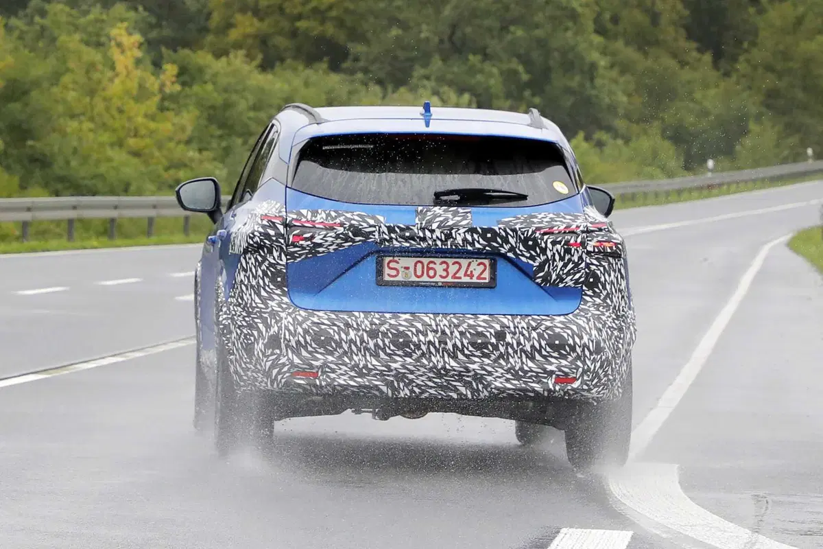 Nissan Qashqai 2024, ecco il nuovo facelift [Foto Spia] (13)