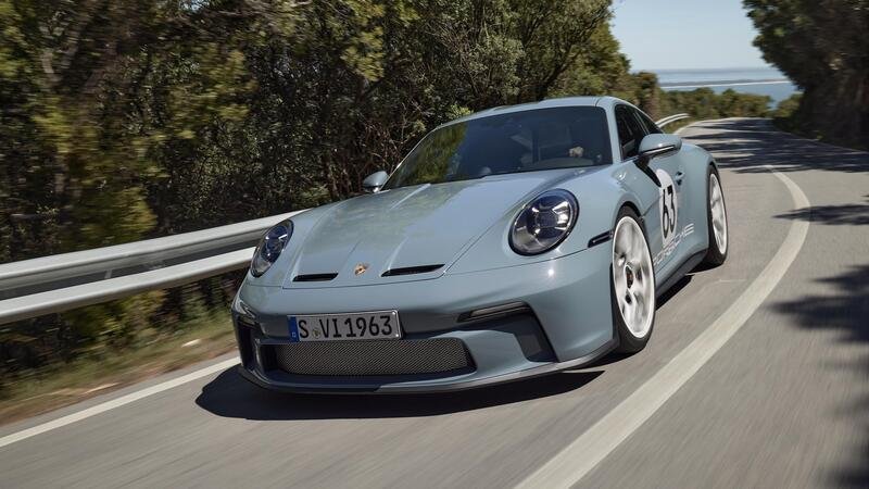 Porsche 911 S/T, flat six in purezza, edizione speciale