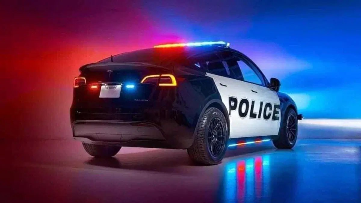 Tesla Model Y: allestimento Polizia di Unplugged Performance (2)