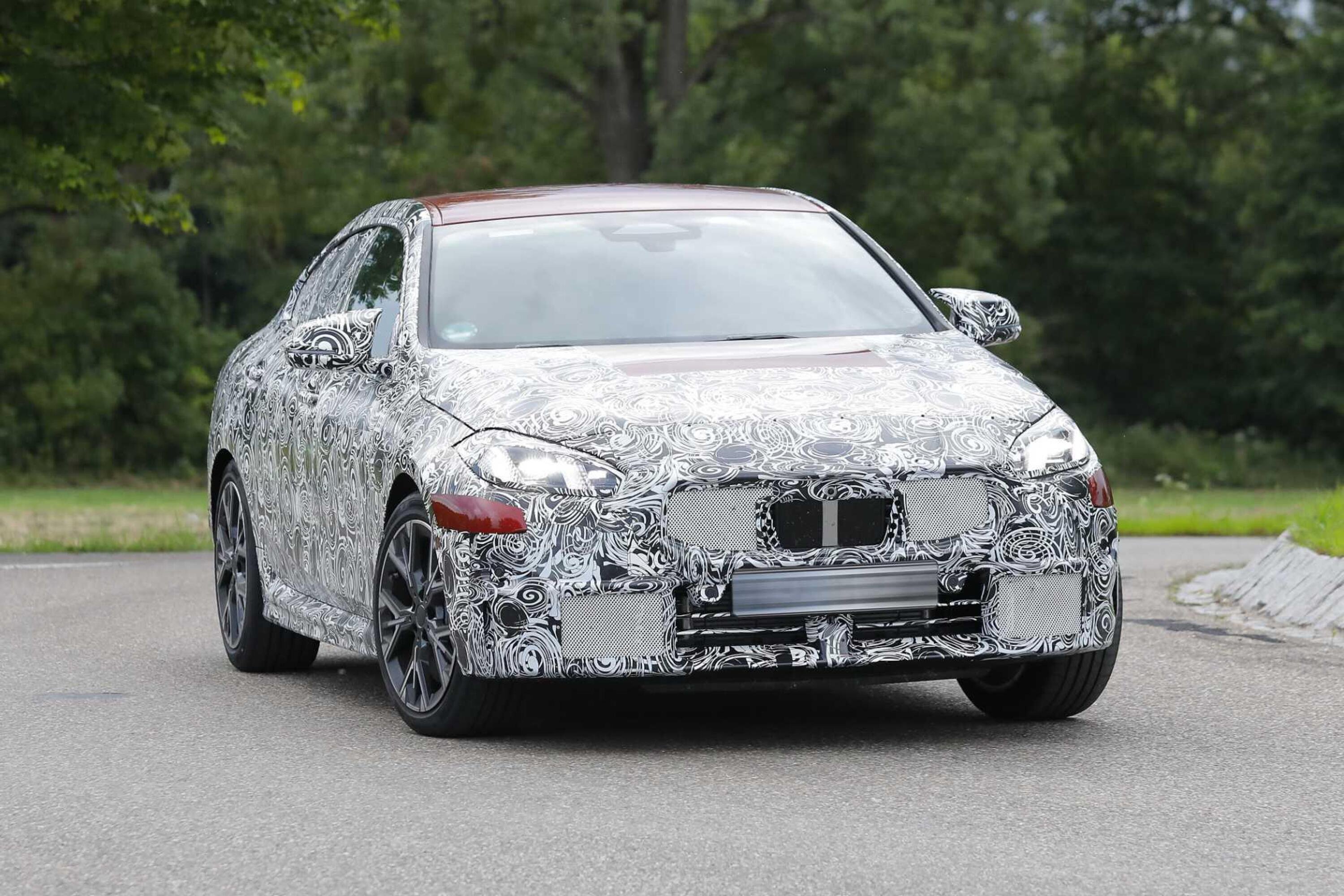 BMW Serie 2 Gran Coup&eacute;, il facelift arriva nel 2024 [Foto Spia]
