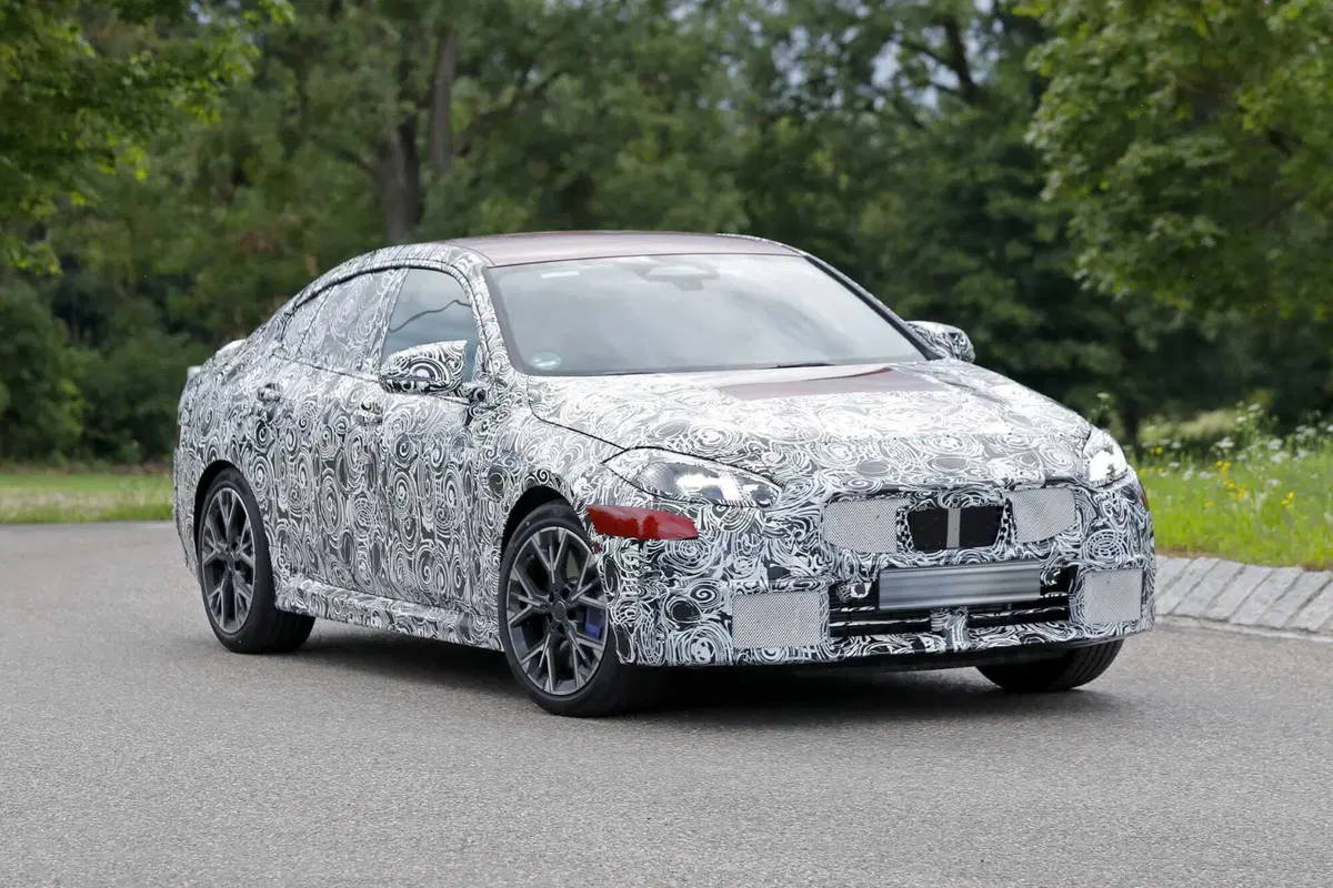 BMW Serie 2 Gran Coupé, il facelift arriva nel 2024 [Foto Spia] (3)