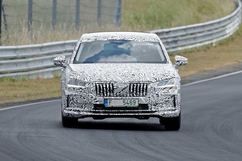 Skoda Superb 2023, il debutto &egrave; vicino [Foto Spia]