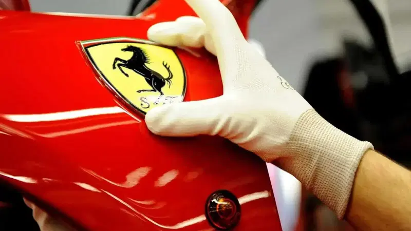 Ferrari: l'elettrica a ottobre - novembre 2025, previsioni 2023 al top