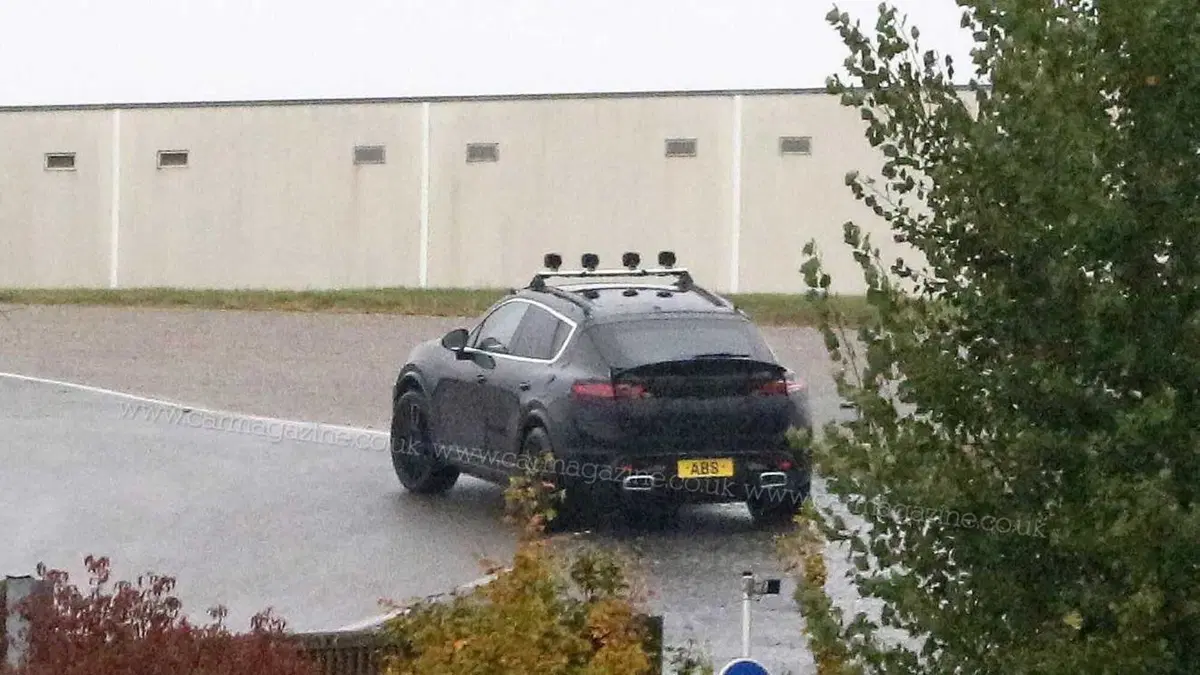 Porsche Macan Elettrica: eccola senza camuffamento [Foto Spia] (9)