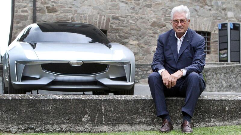 Giorgetto Giugiaro accanto alla GFG Style Sibylla