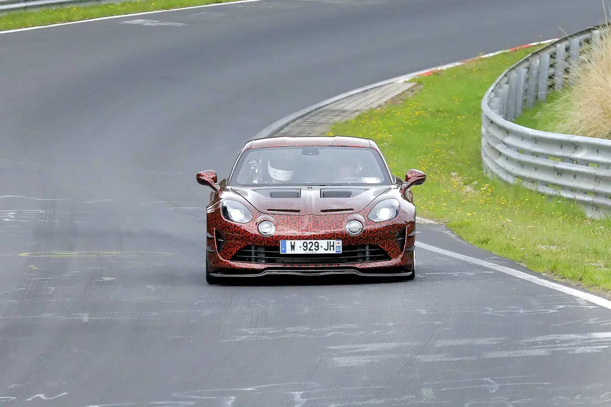 Alpine A110, in arrivo la variante 'Extreme' nel 2024 [Foto Spia] (2)