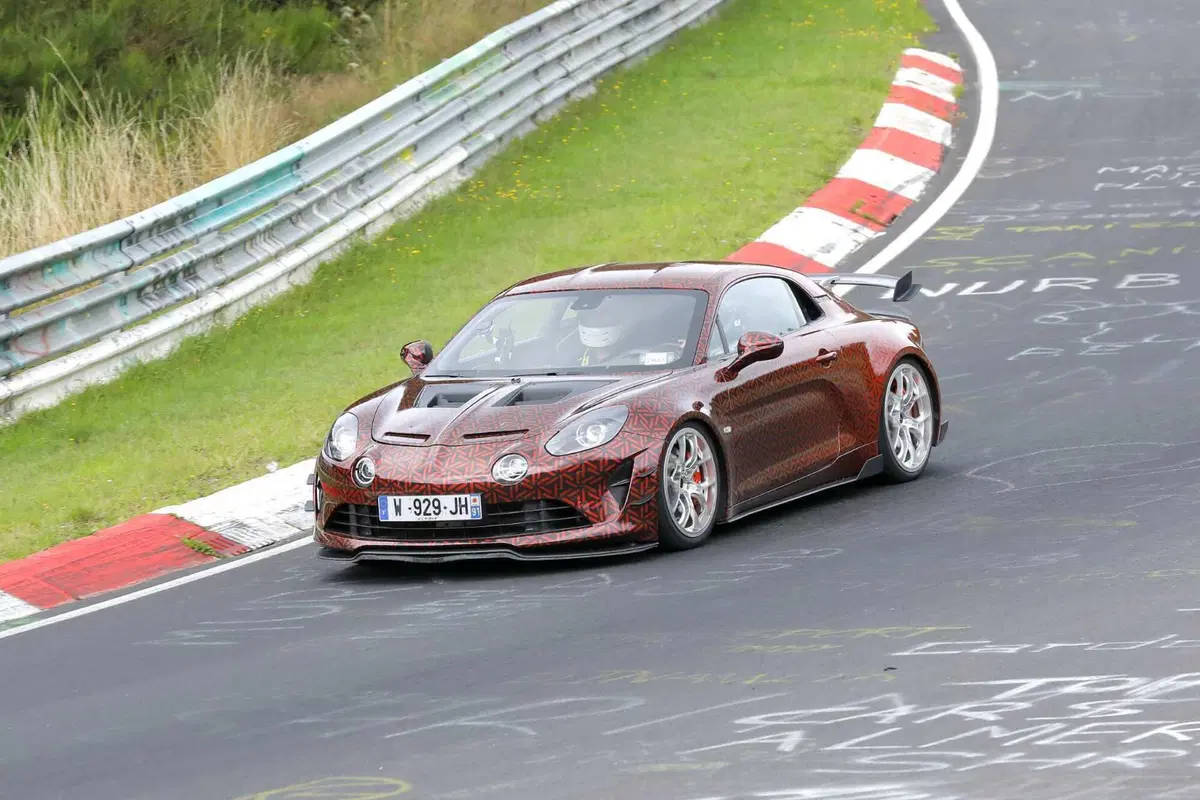 Alpine A110, in arrivo la variante "Extreme" nel 2024 [Foto Spia]