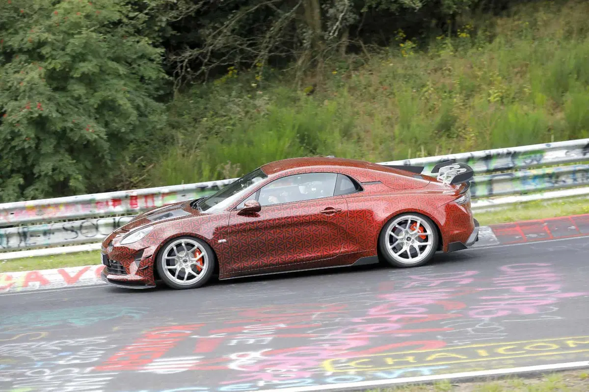 Alpine A110, in arrivo la variante 'Extreme' nel 2024 [Foto Spia] (4)