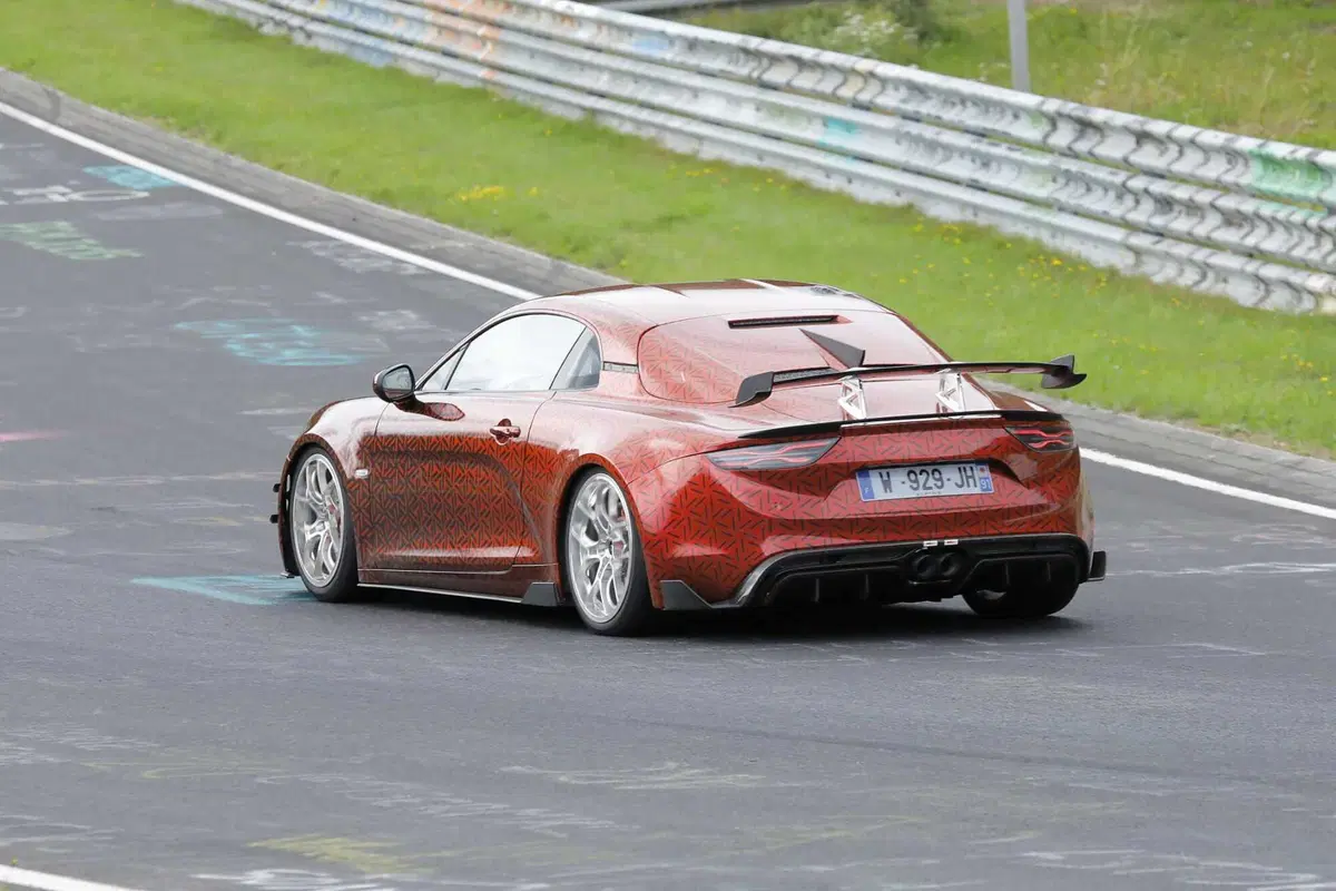 Alpine A110, in arrivo la variante 'Extreme' nel 2024 [Foto Spia] (8)
