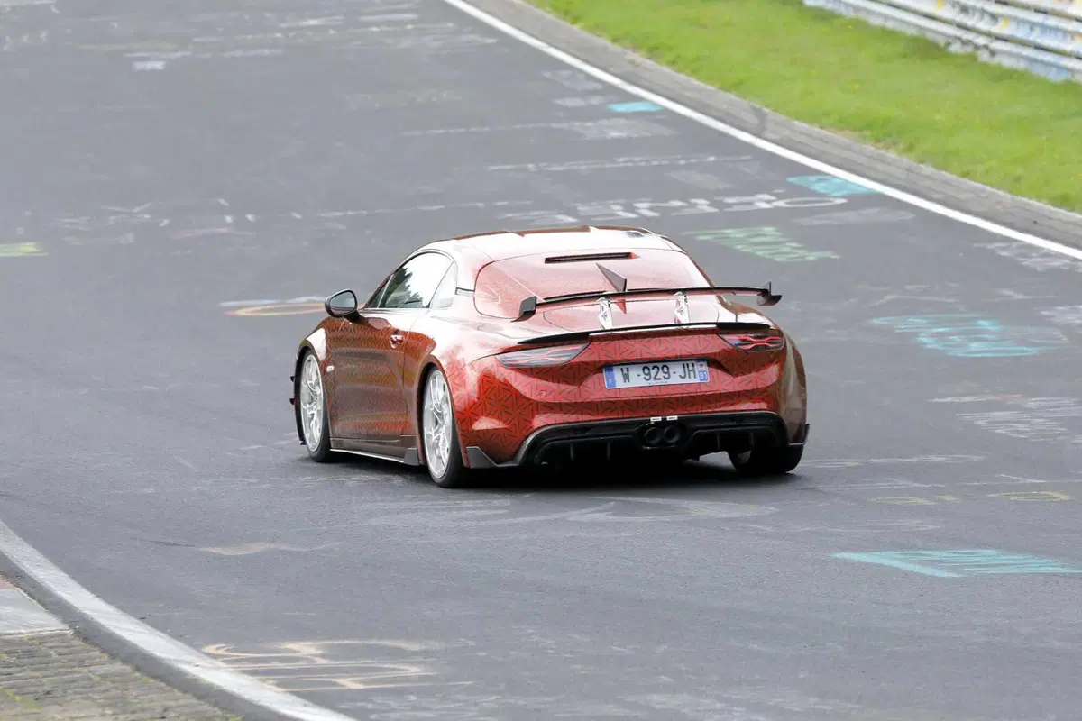 Alpine A110, in arrivo la variante 'Extreme' nel 2024 [Foto Spia] (9)