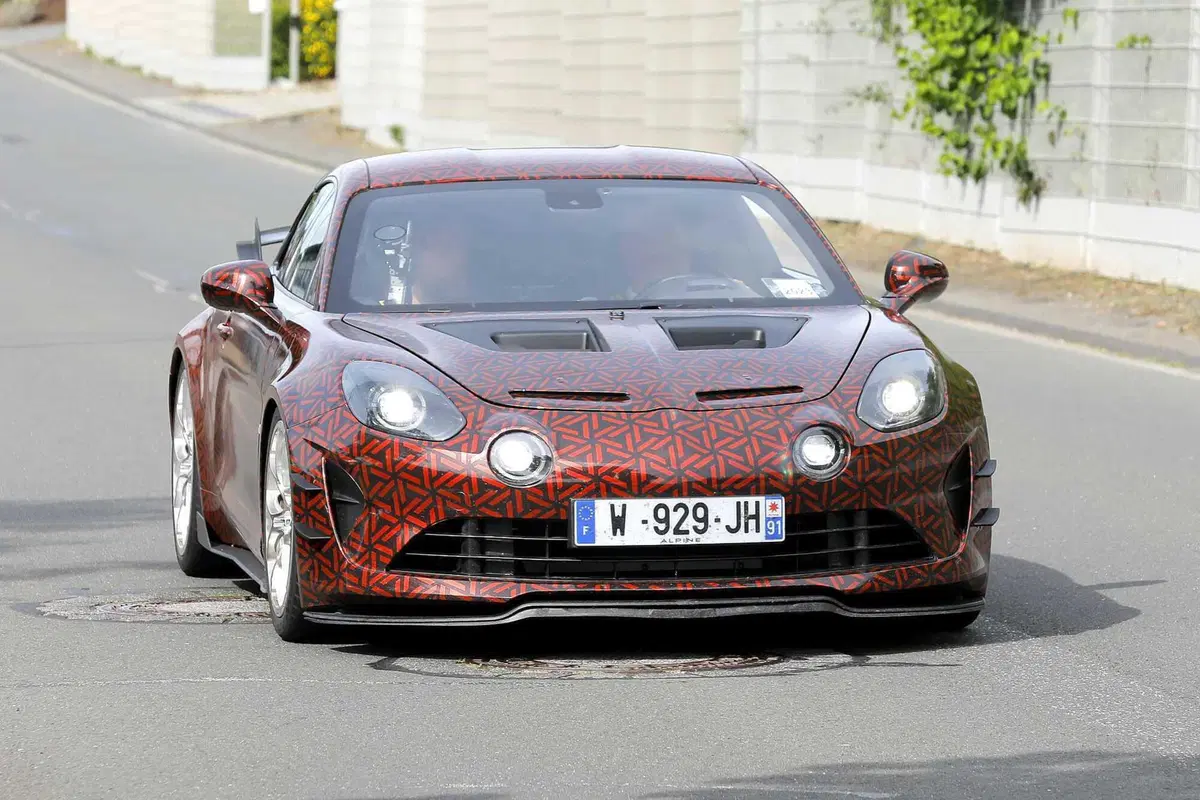 Alpine A110, in arrivo la variante 'Extreme' nel 2024 [Foto Spia] (11)