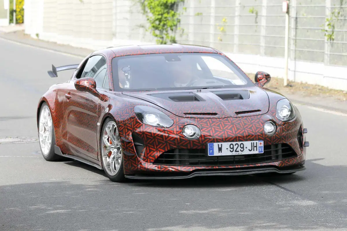 Alpine A110, in arrivo la variante 'Extreme' nel 2024 [Foto Spia] (12)